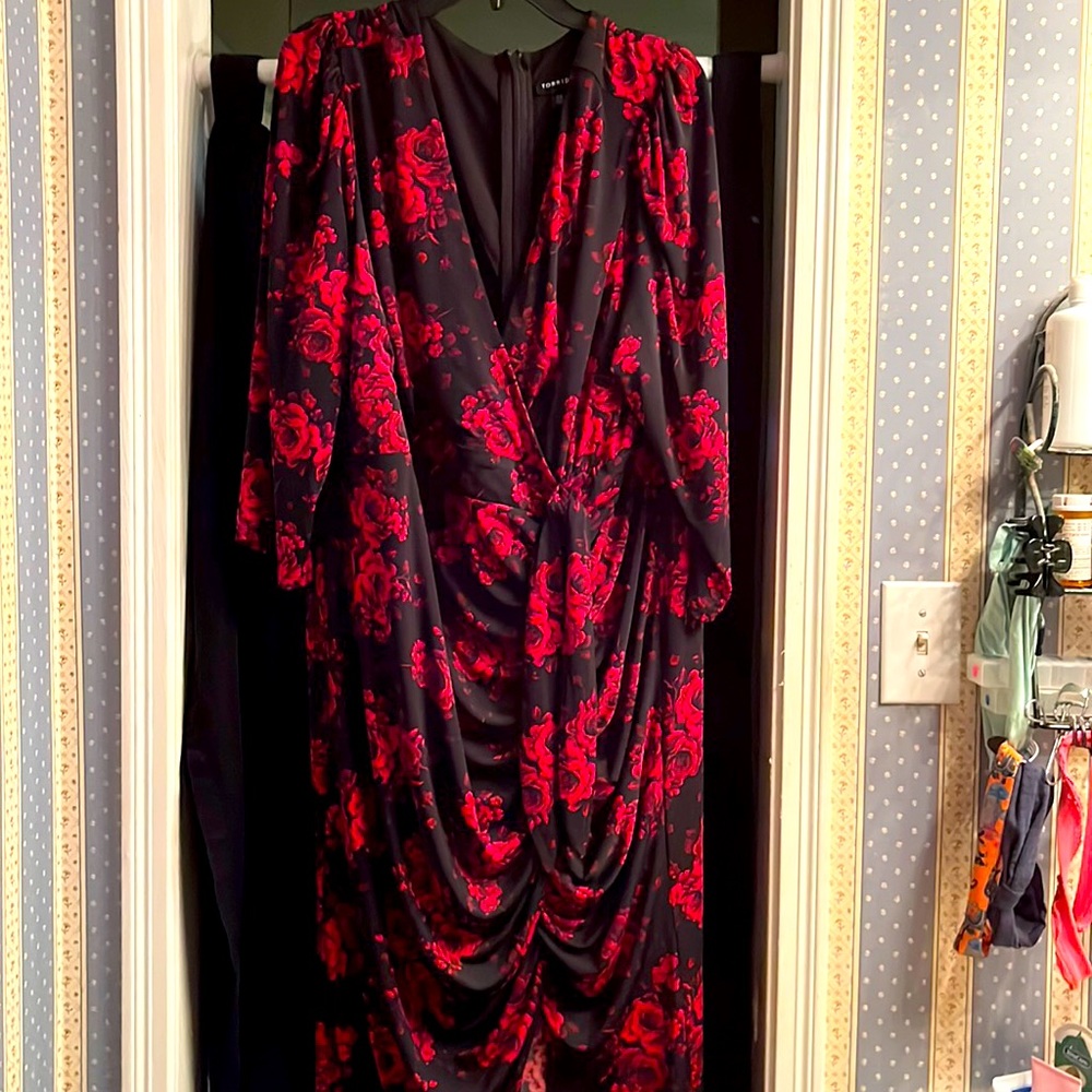 RE-POSHING, Torrid, Size 24, High-Low Dress.  Black With Beautiful Red Roses!!!!